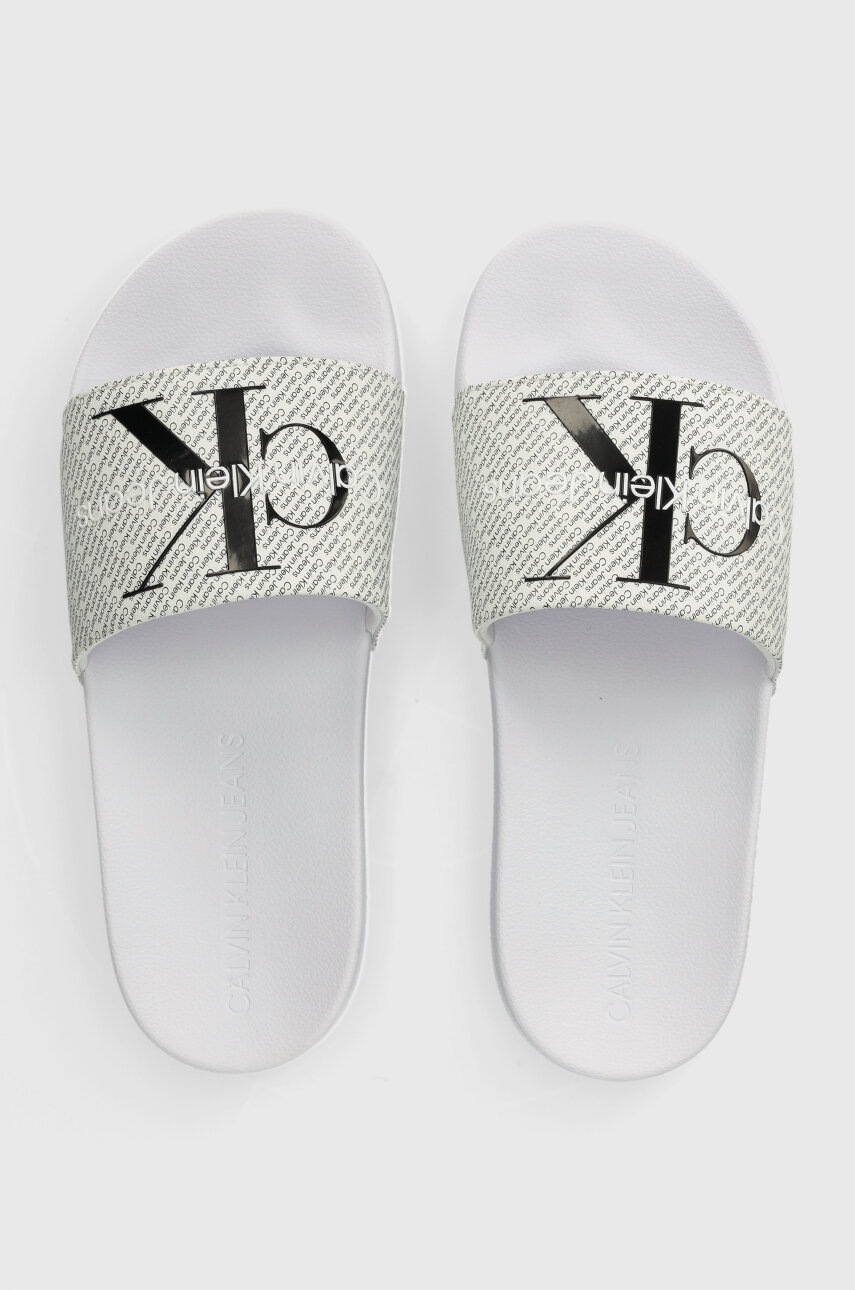 

Чехли Calvin Klein Jeans SLIDE AOP WN в бяло YW0YW01407, Бял