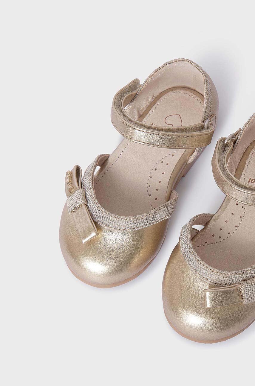 Дитячі балетки Mayoral колір золотий Дитячі балетки Mayoral колір золотий