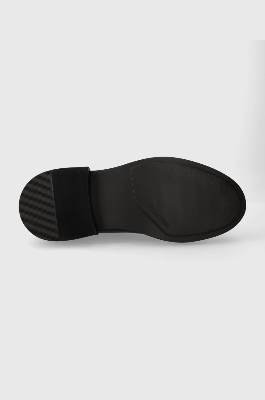 Шкіряні туфлі Calvin Klein POSTMAN DERBY чоловічі колір чорний HM0HM01356 