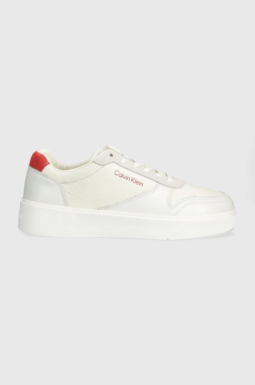 Levně Kožené sneakers boty Calvin Klein LOW TOP LACE UP BSKT bílá barva, HM0HM01402