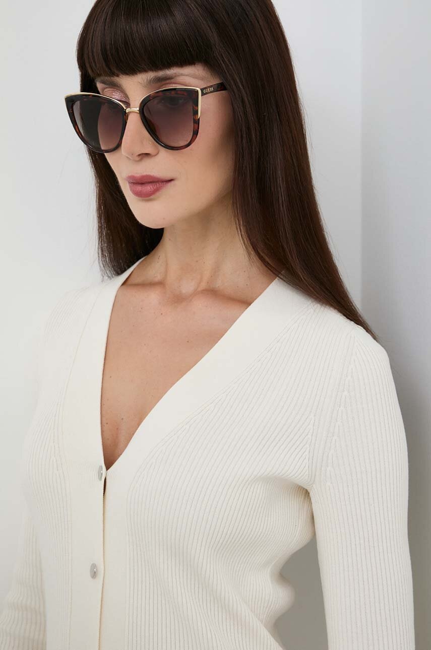 

Слънчеви очила Guess в кафяво, Кафяв