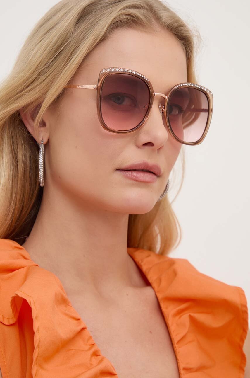 

Слънчеви очила Guess в розово, Розов