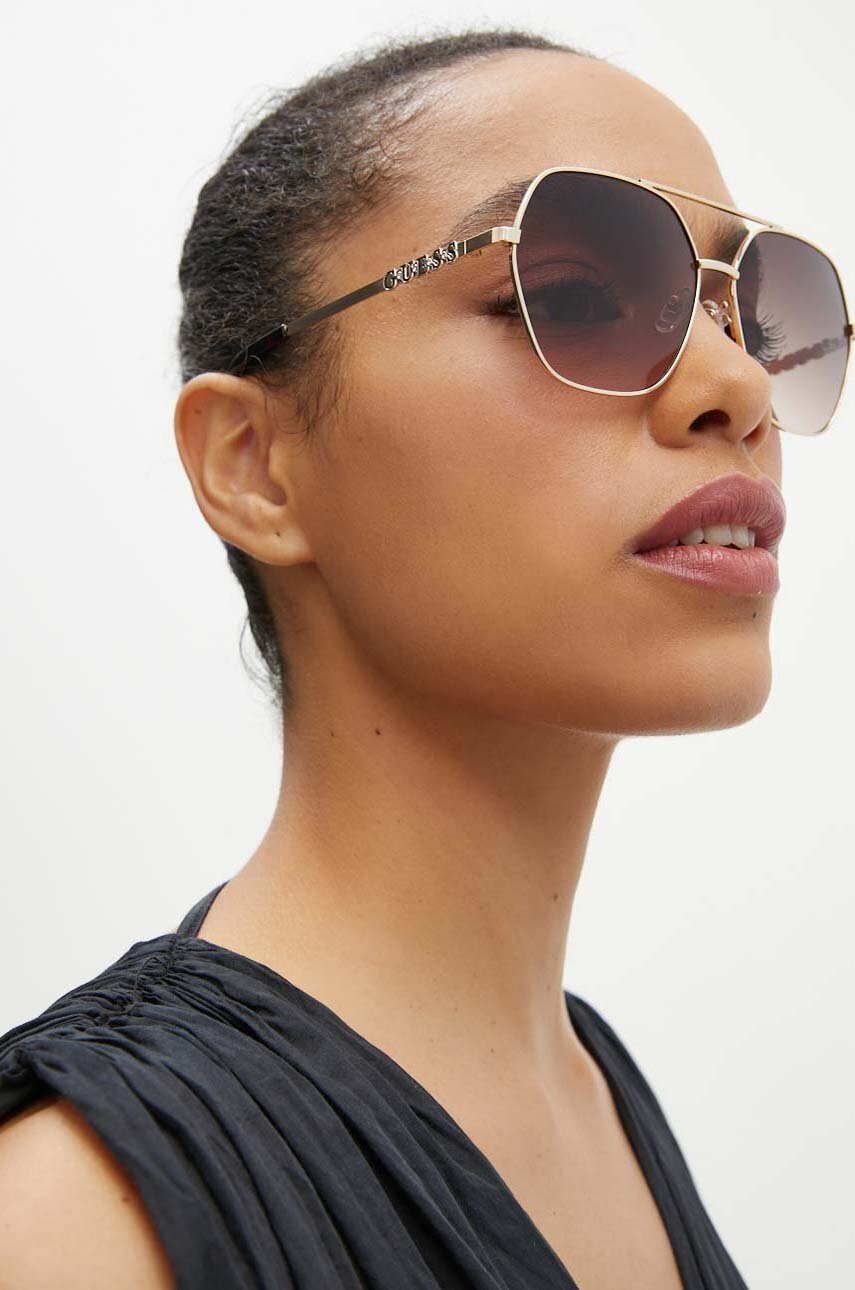 

Слънчеви очила Guess в златисто GF0415 32F, Злато