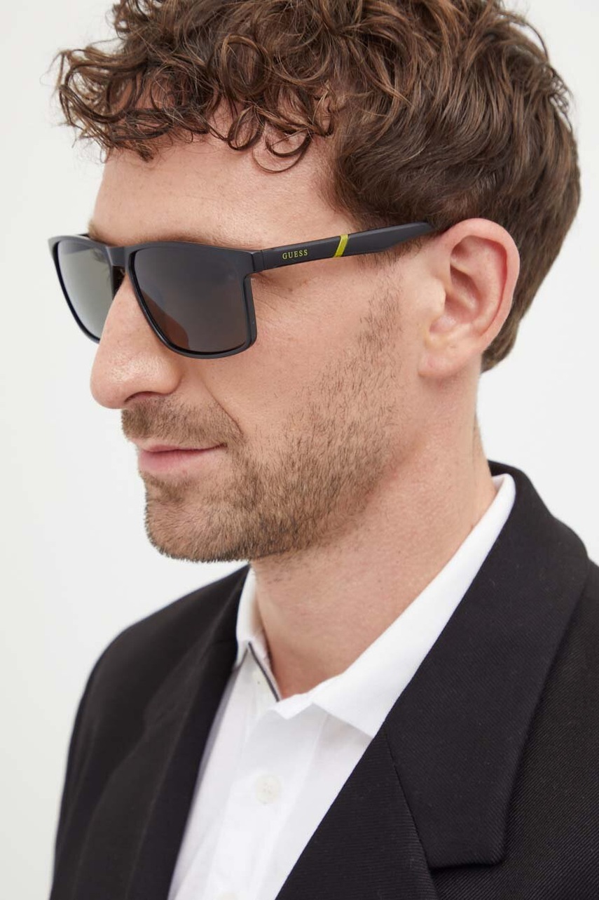 

Слънчеви очила Guess в зелено GF0255 02N, Зелен