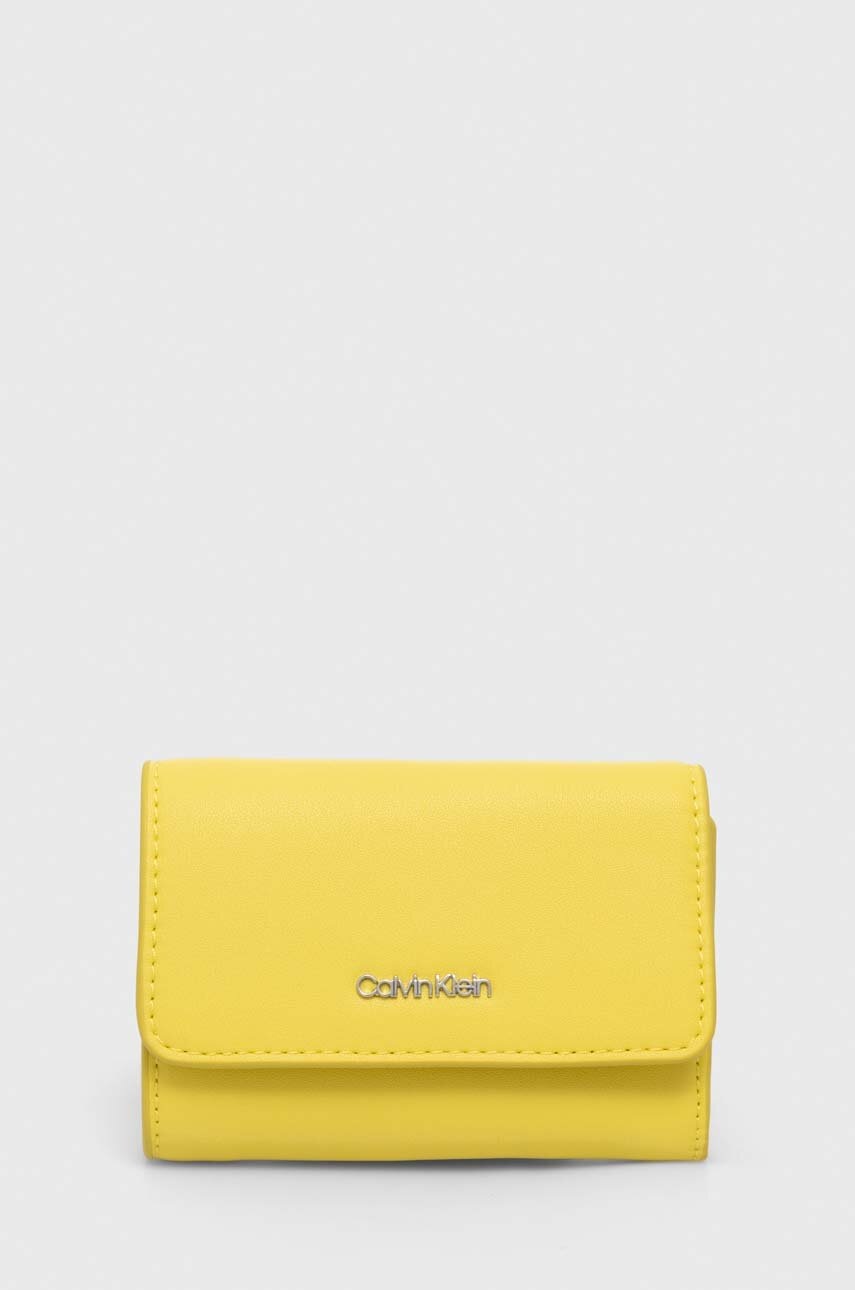 

Портмоне Calvin Klein дамски в жълто, Жълт