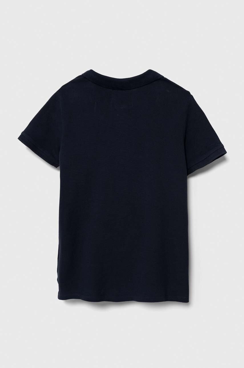 Дитяче бавовняне поло Guess колір синій з аплікацією Дитяче бавовняне поло Guess колір синій з аплікацією