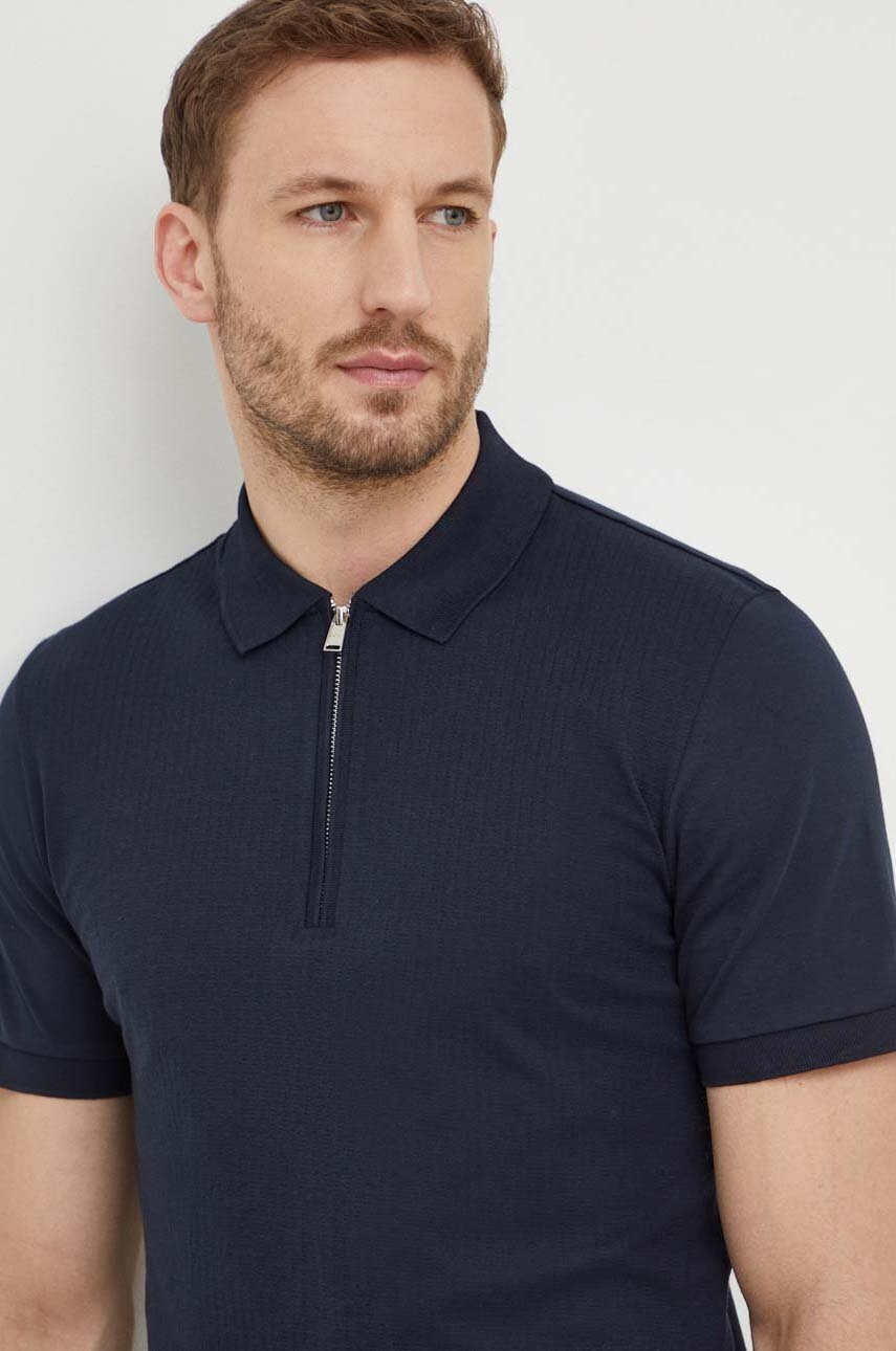 

Памучна тениска с яка BOSS в тъмносиньо с изчистен дизайн 50507990, Тъмносин