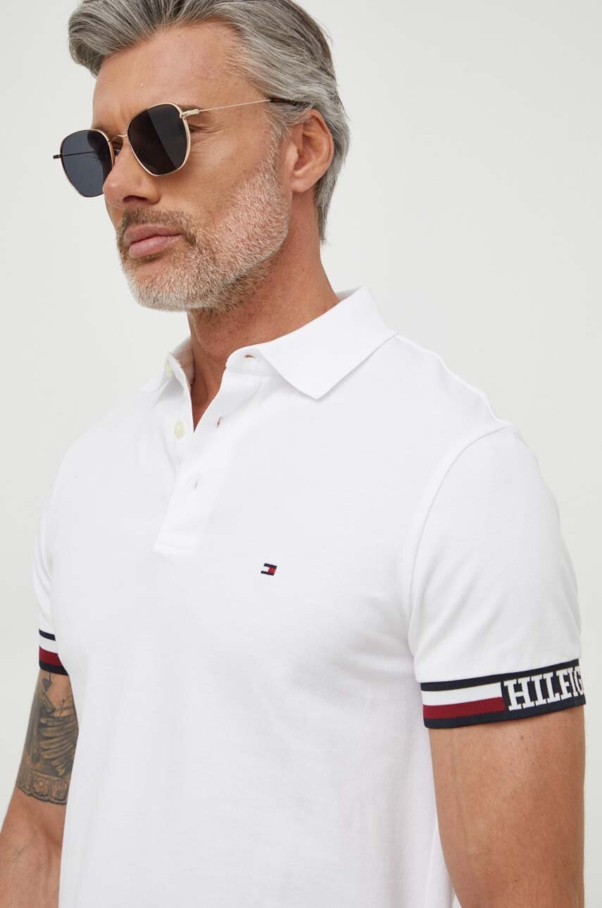 

Тениска с яка Tommy Hilfiger в бяло с апликация MW0MW33585, Бял