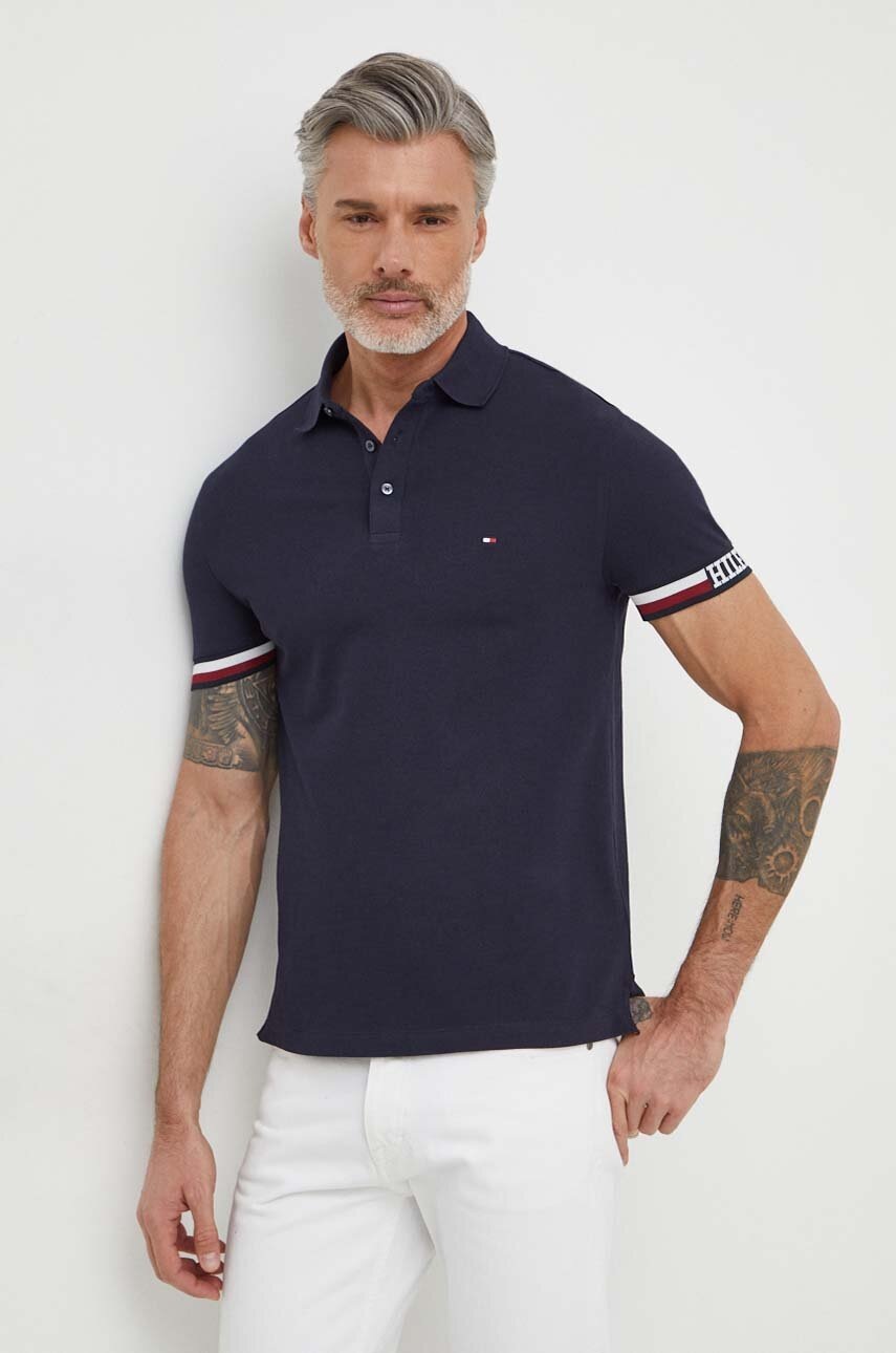 

Тениска с яка Tommy Hilfiger в тъмносиньо с апликация MW0MW33585, Тъмносин