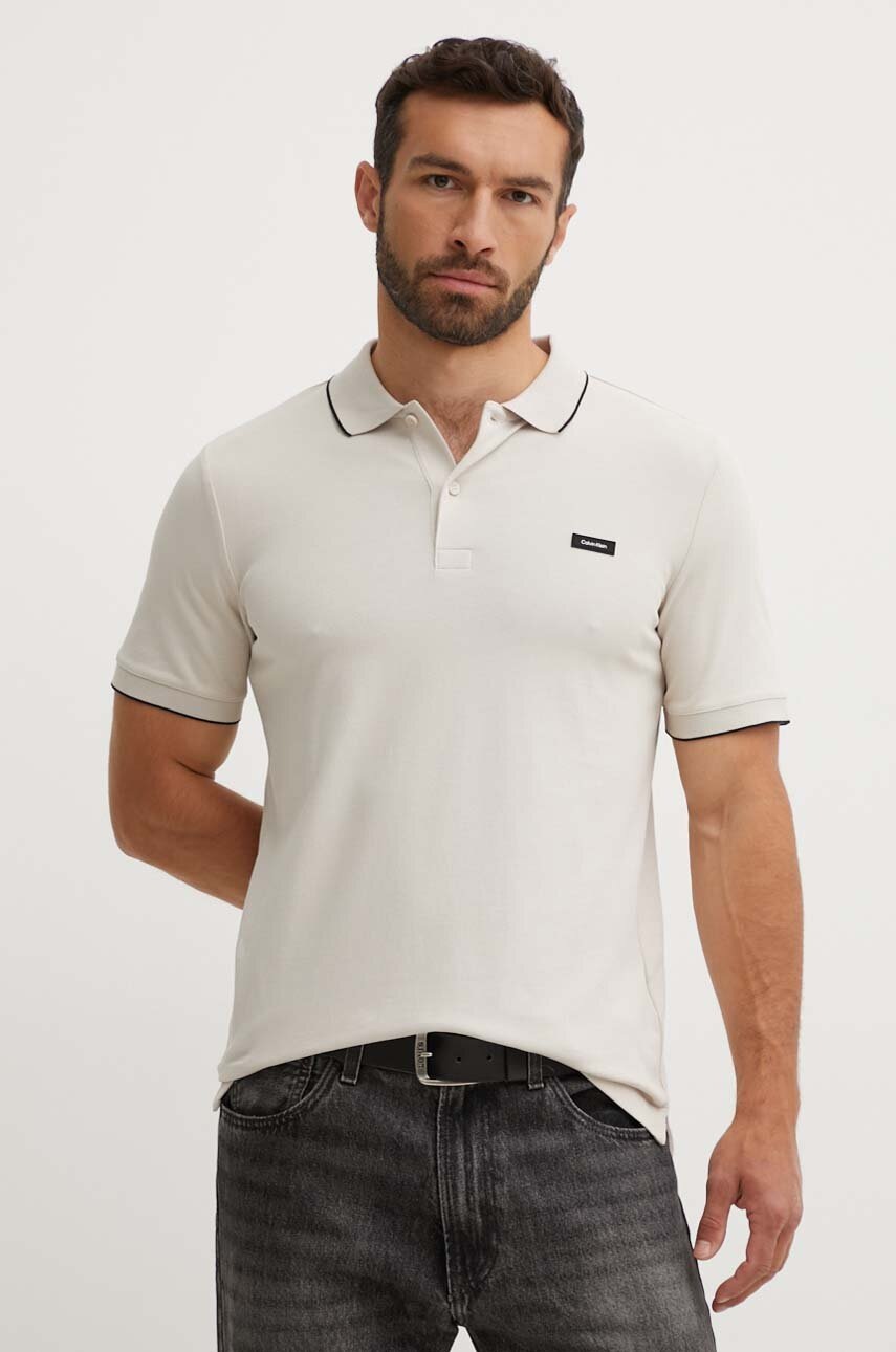 

Тениска с яка Calvin Klein в черно с изчистен дизайн K10K112751, Бежов