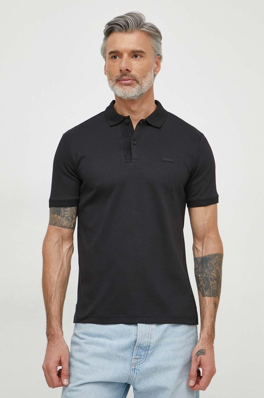 

Памучна тениска с яка Calvin Klein в черно с изчистен дизайн K10K112473, Черен