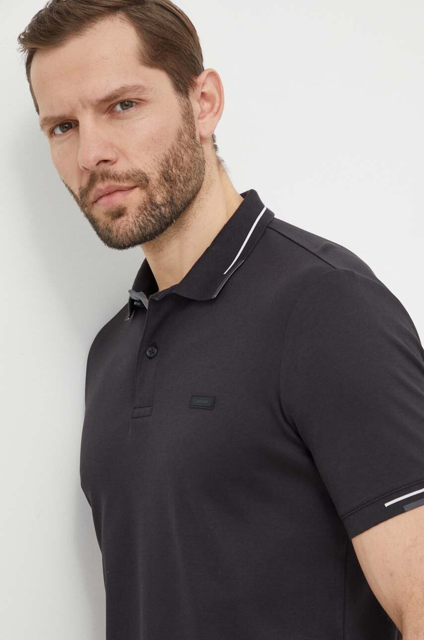 

Памучна тениска с яка Calvin Klein в черно с изчистен дизайн K10K112477, Черен