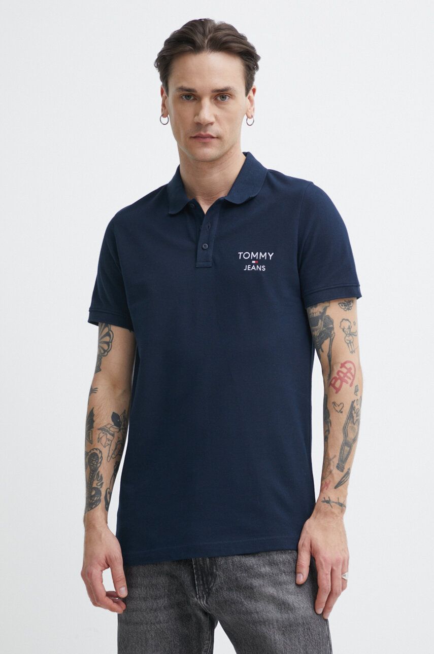 Bombažen Polo Tommy Jeans Mornarsko Modra Barva, DM0DM18927