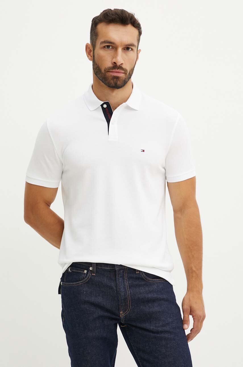 

Тениска с яка Tommy Hilfiger в бяло с изчистен дизайн MW0MW34753, Бял