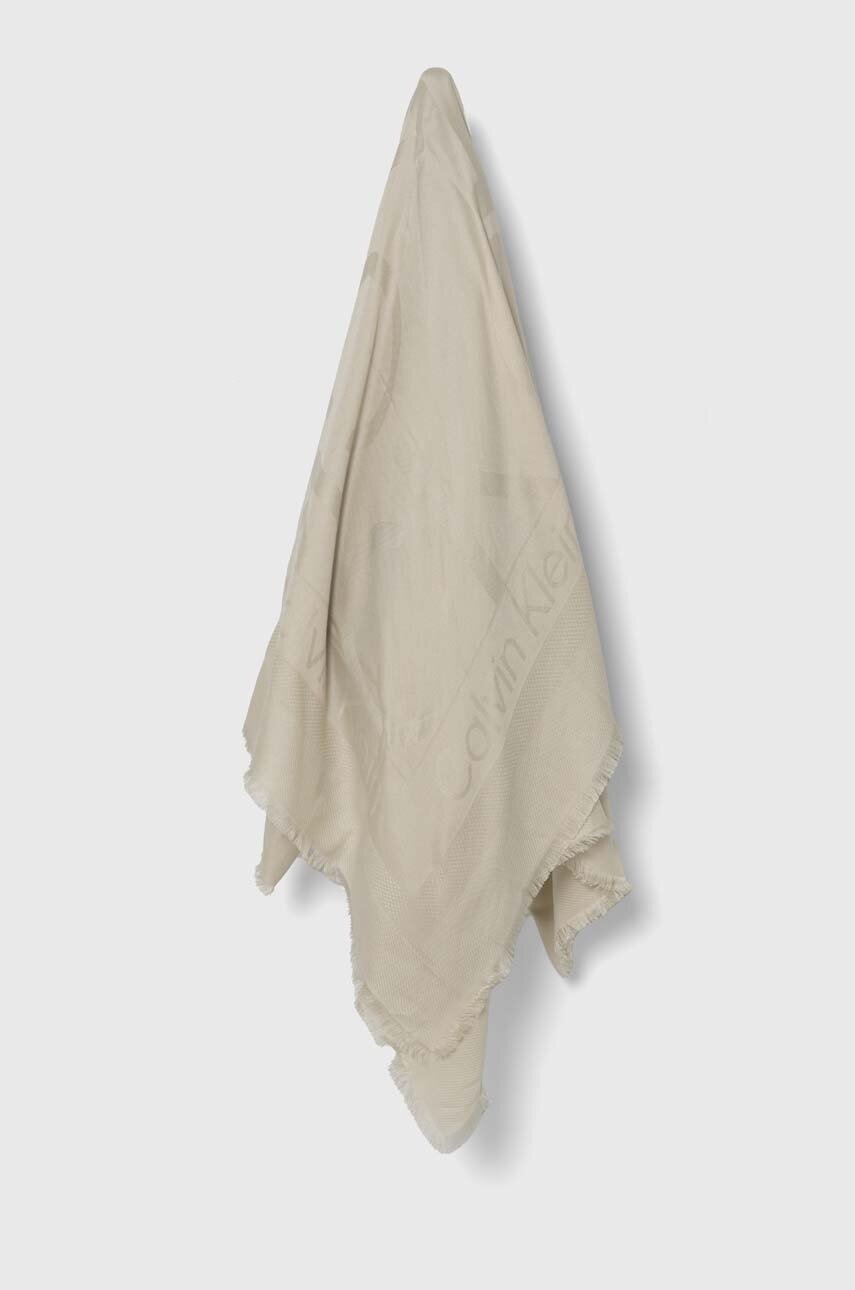 

Тънък шал Calvin Klein в черно с изчистен дизайн K60K611740, Сив