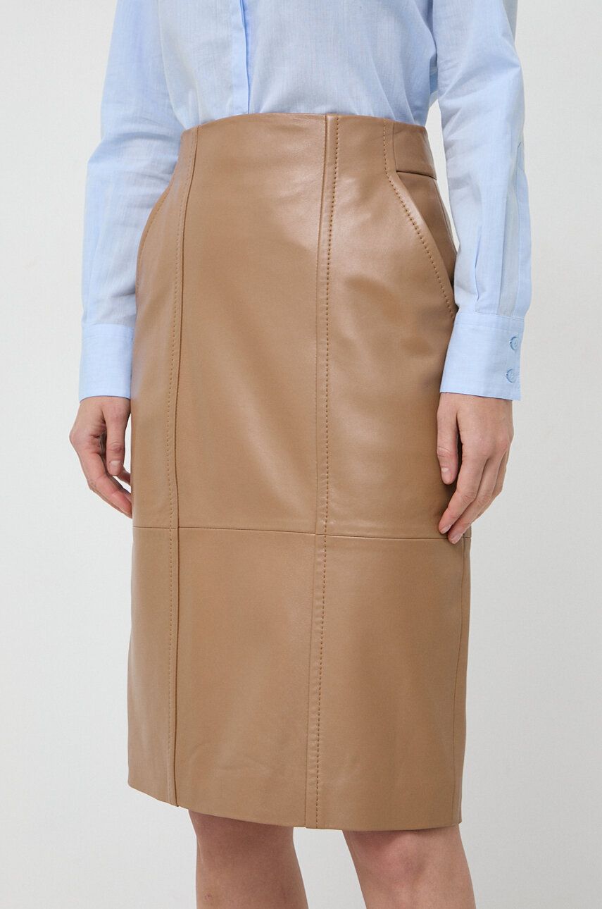 Levně Kožená sukně BOSS béžová barva, midi, 50505502
