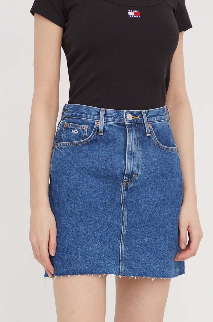 Levně Džínová sukně Tommy Jeans mini, DW0DW17285