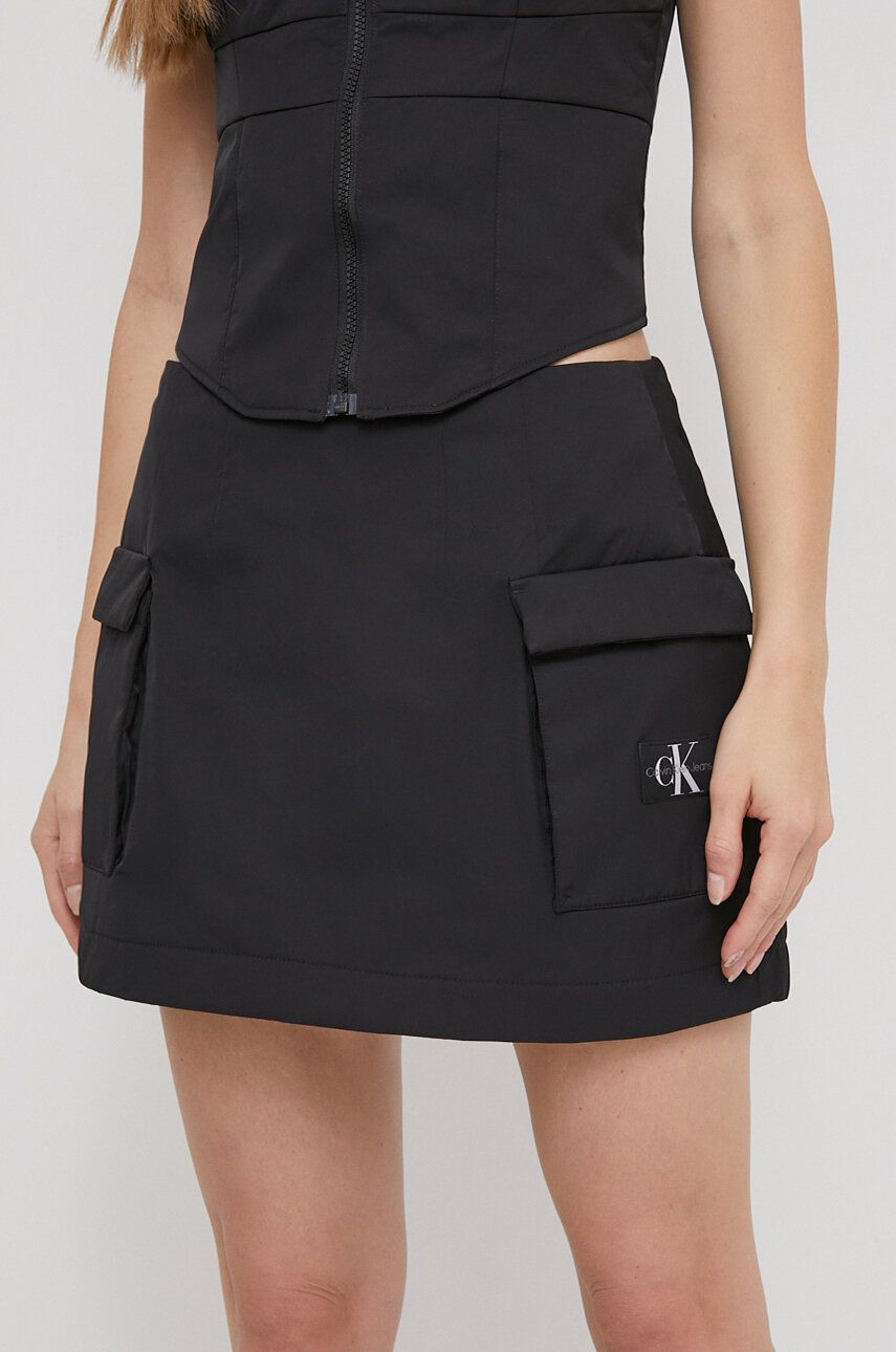 Levně Sukně Calvin Klein Jeans černá barva, mini, áčková, J20J222620