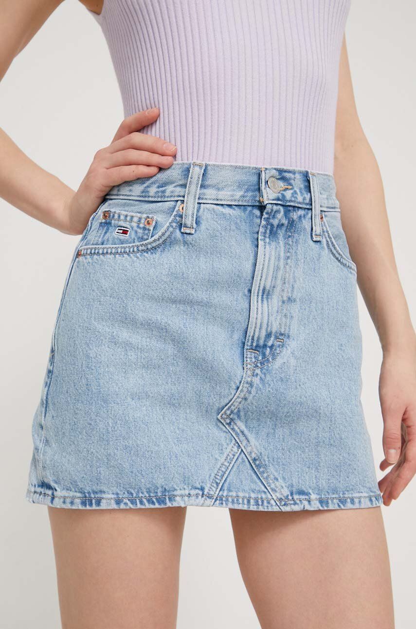 E-shop Džínová sukně Tommy Jeans mini, pouzdrová, DW0DW17674