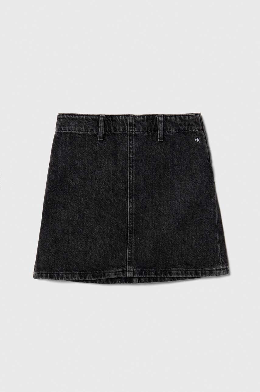 

Детска дънкова пола Calvin Klein Jeans в черно къса със стандартна кройка, Черен