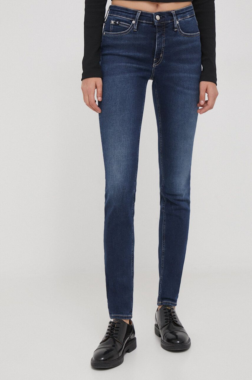 Levně Džíny Calvin Klein Jeans dámské, tmavomodrá barva, J20J222445