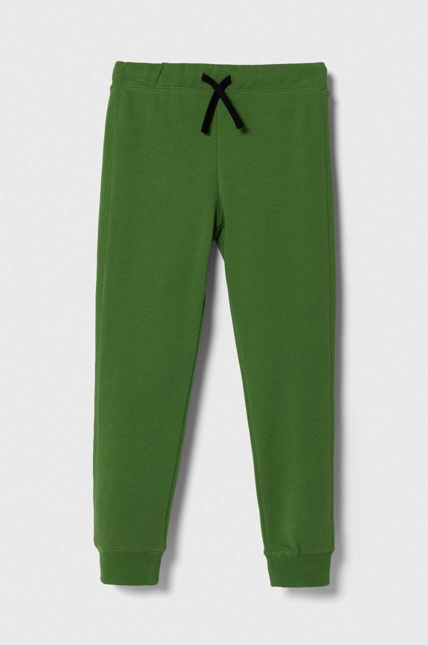 United Colors of Benetton pantaloni de trening din bumbac pentru copii culoarea verde, cu imprimeu