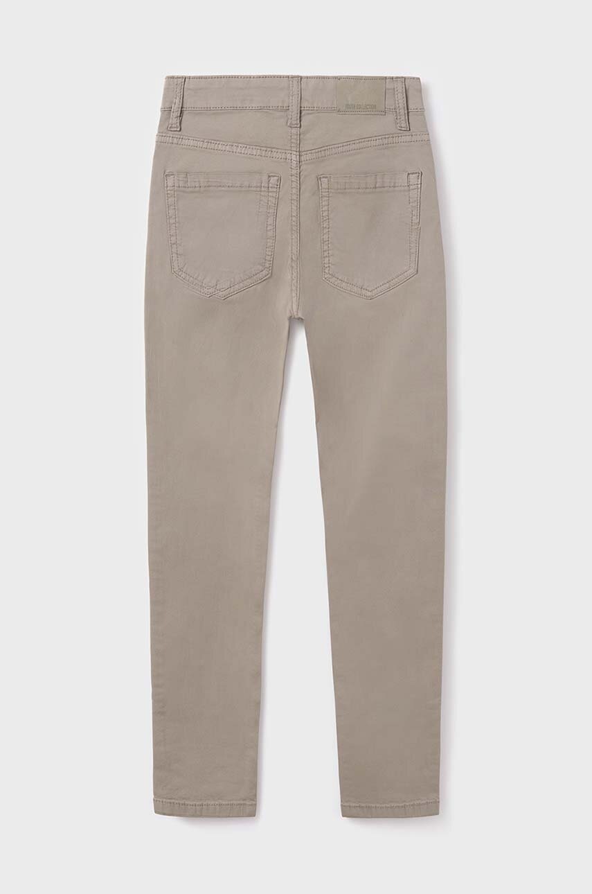 Детские брюки Mayoral slim fit цвет зелёный однотонные