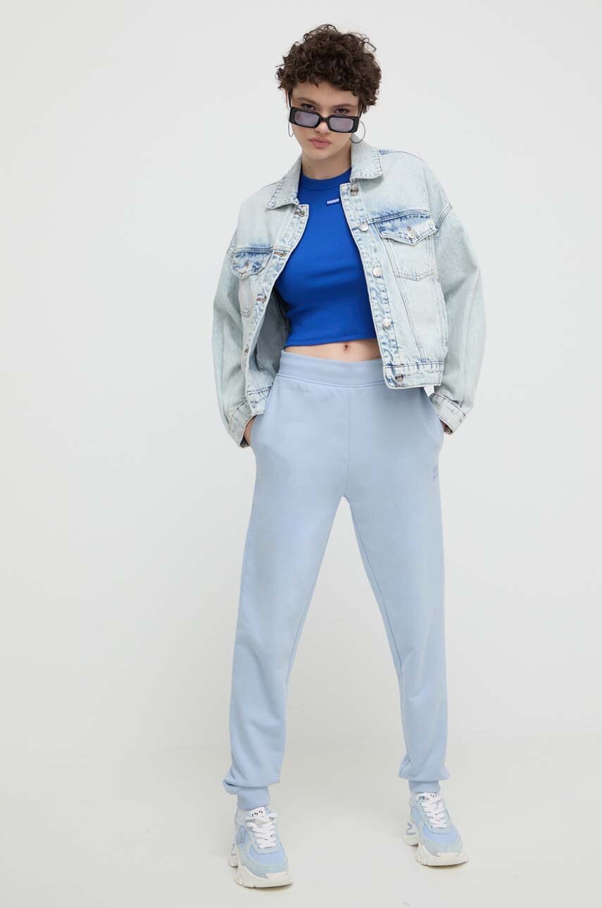 Βαμβακερό παντελόνι HUGO χρώμα: μοβ φωτογραφία