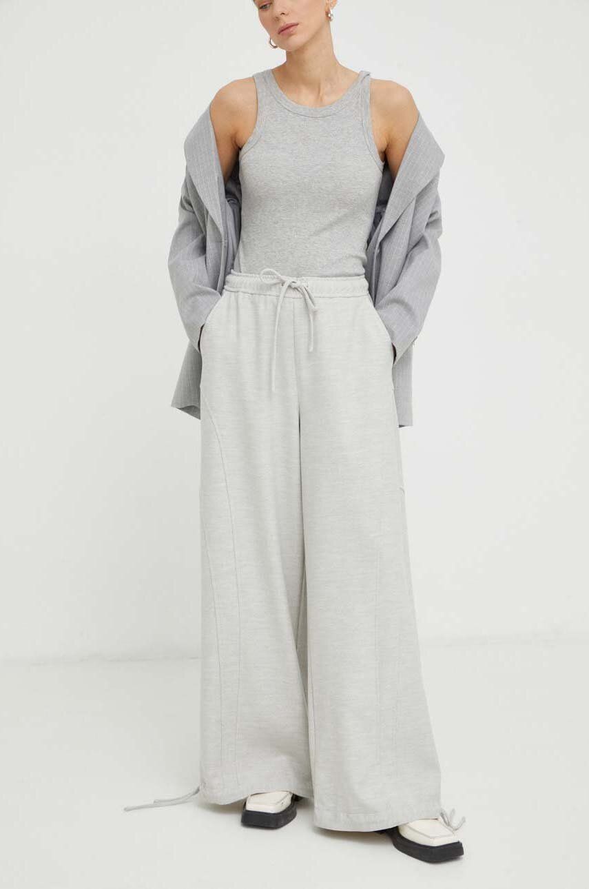 Levně Kalhoty Gestuz dámské, šedá barva, jednoduché, high waist, 10908652