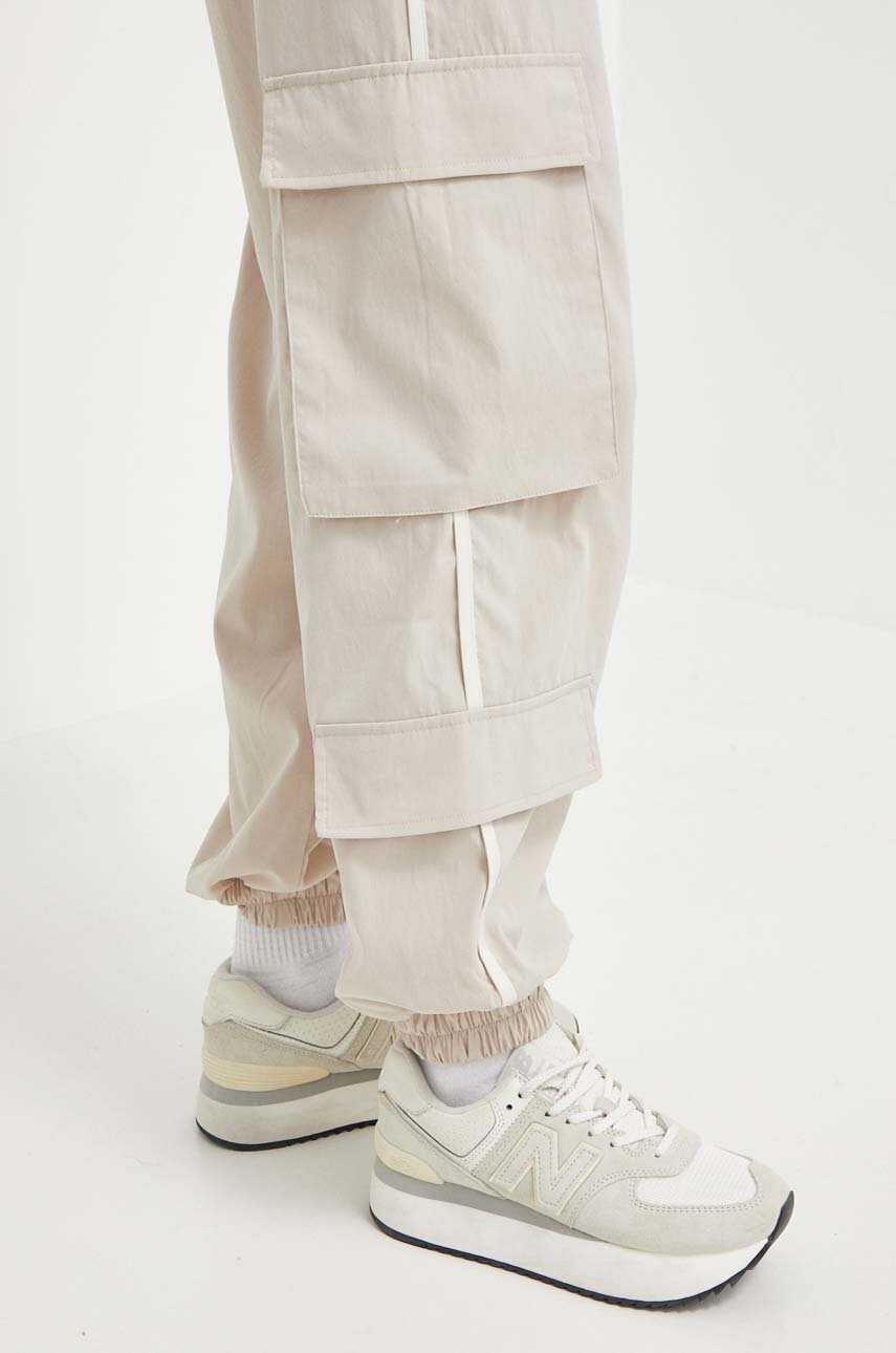 Παντελόνι φόρμας Guess ARLETH χρώμα: μπεζ, V4GB01 WG2Q0 φωτογραφία