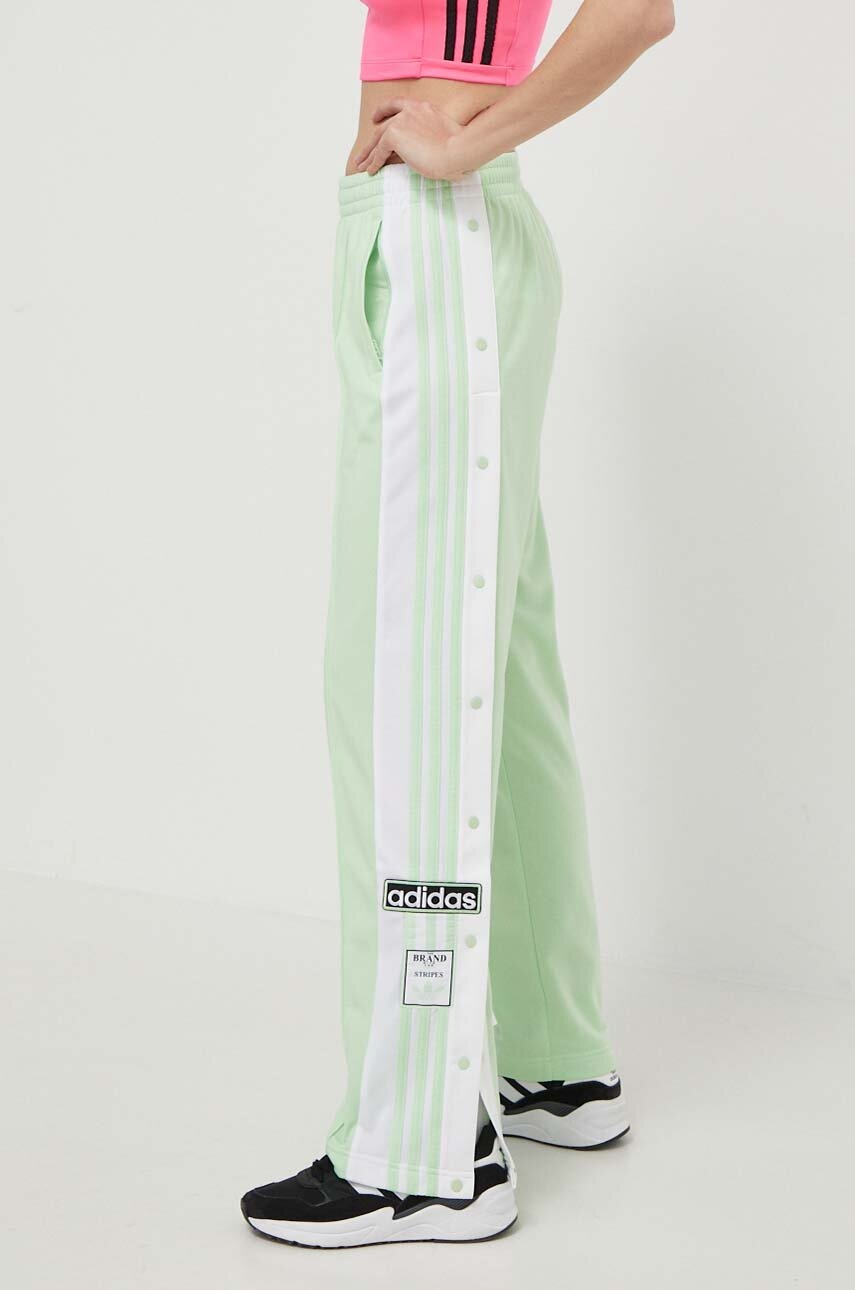 Спортивні штани adidas Originals колір зелений візерунок IP0626 