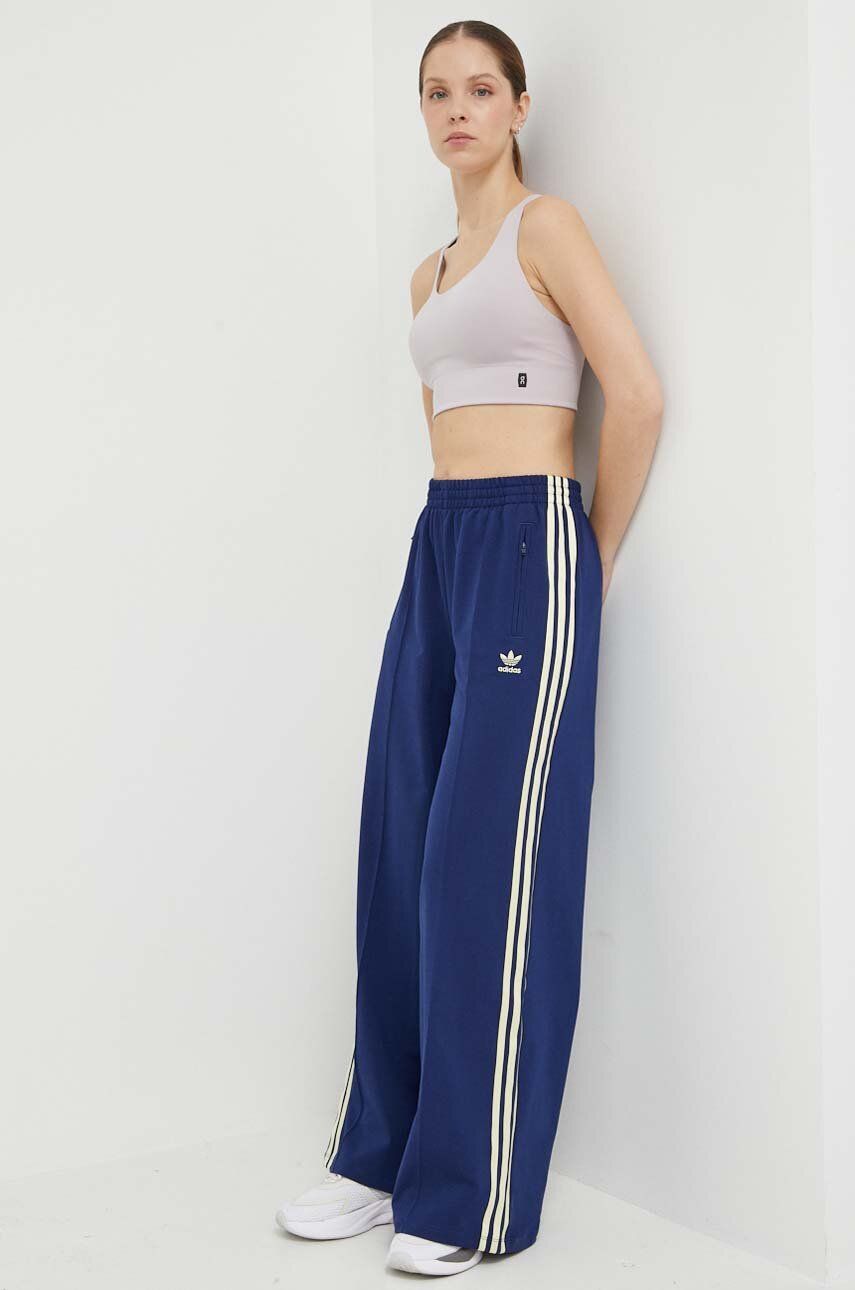 adidas Originals pantaloni de trening culoarea albastru marin, cu imprimeu, IR7464