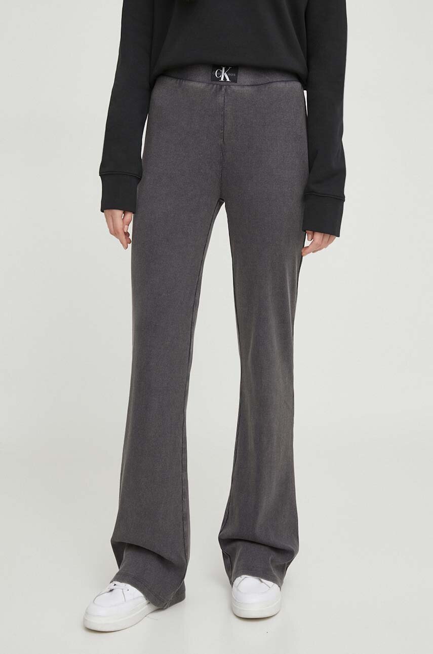 

Панталон Calvin Klein Jeans в сиво с разкроени краища, висока талия J20J223126, Сив