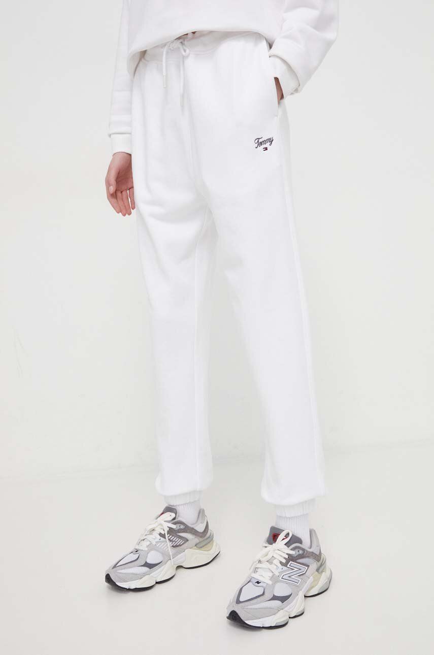 Levně Bavlněné tepláky Tommy Jeans bílá barva, DW0DW17771