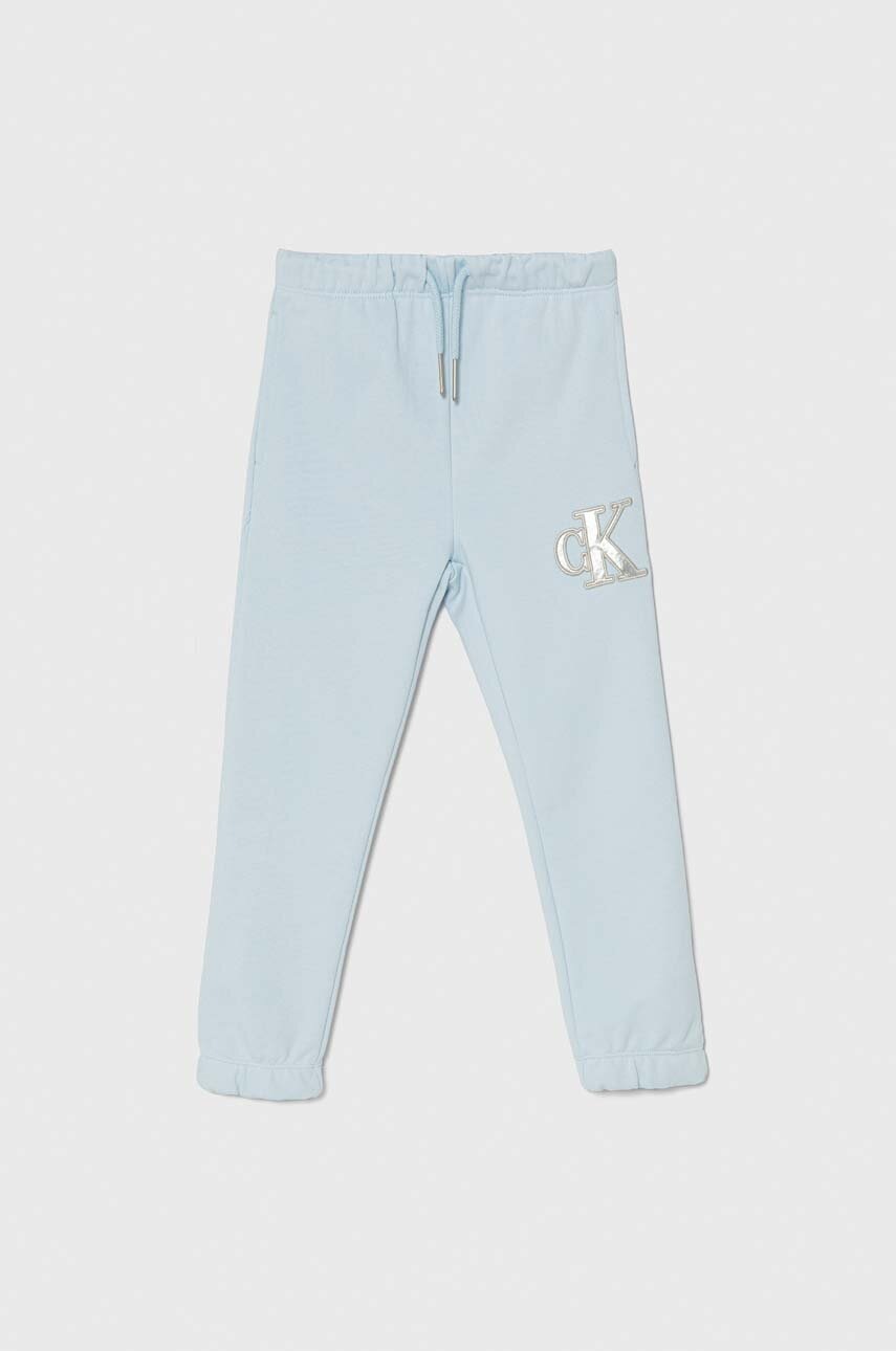 

Детски спортен панталон Calvin Klein Jeans в синьо с апликация, Син
