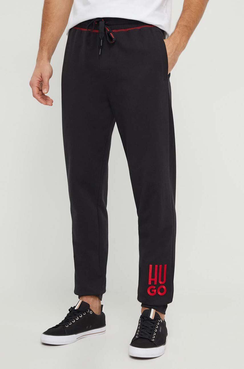 Levně Bavlněné kalhoty HUGO černá barva, s aplikací, 50510541