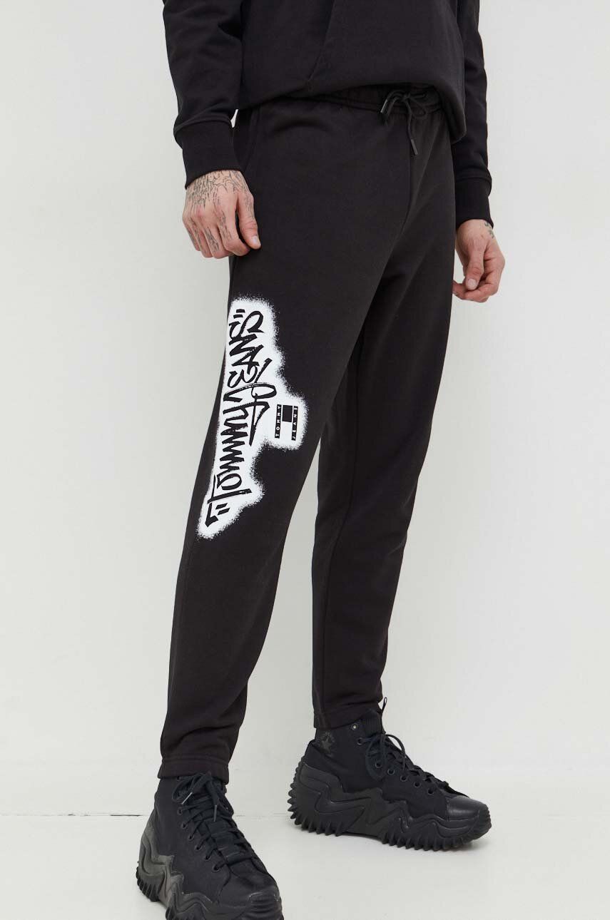 Tommy Jeans pantaloni de trening culoarea negru, cu imprimeu DM0DM18376