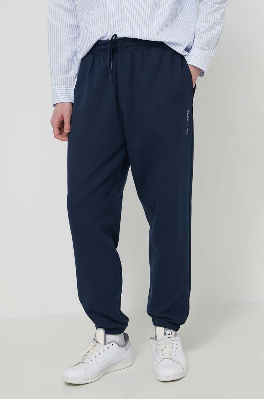Tommy Jeans pantaloni de trening din bumbac culoarea bleumarin, uni DM0DM18378