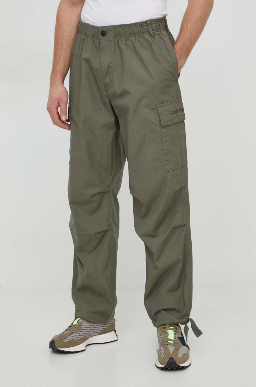 E-shop Bavlněné kalhoty Calvin Klein Jeans zelená barva, ve střihu cargo