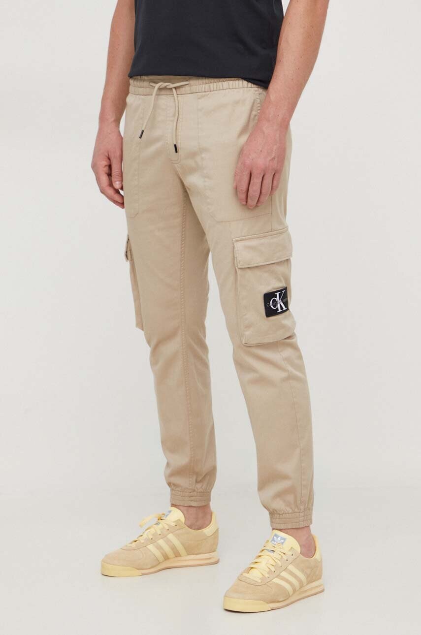 

Панталон Calvin Klein Jeans в бежово с кройка тип карго J30J324696, Бежов