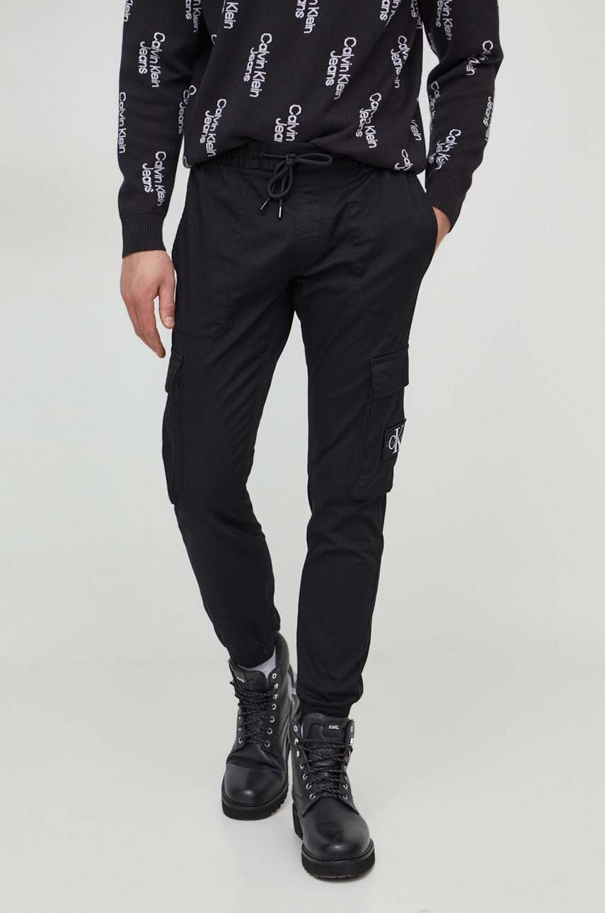 Levně Kalhoty Calvin Klein Jeans pánské, černá barva, ve střihu cargo, J30J324696