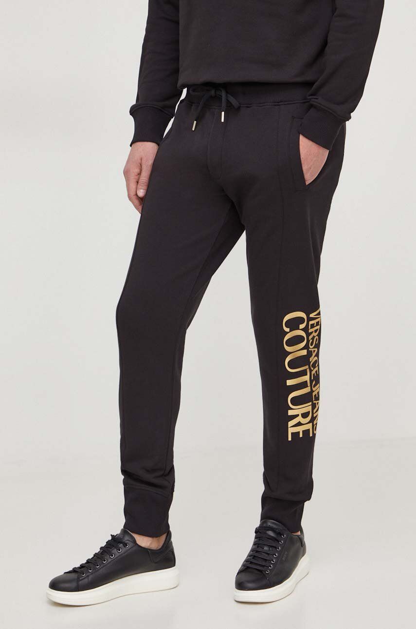 Levně Bavlněné tepláky Versace Jeans Couture černá barva, s potiskem, 76GAAT00 CF01T