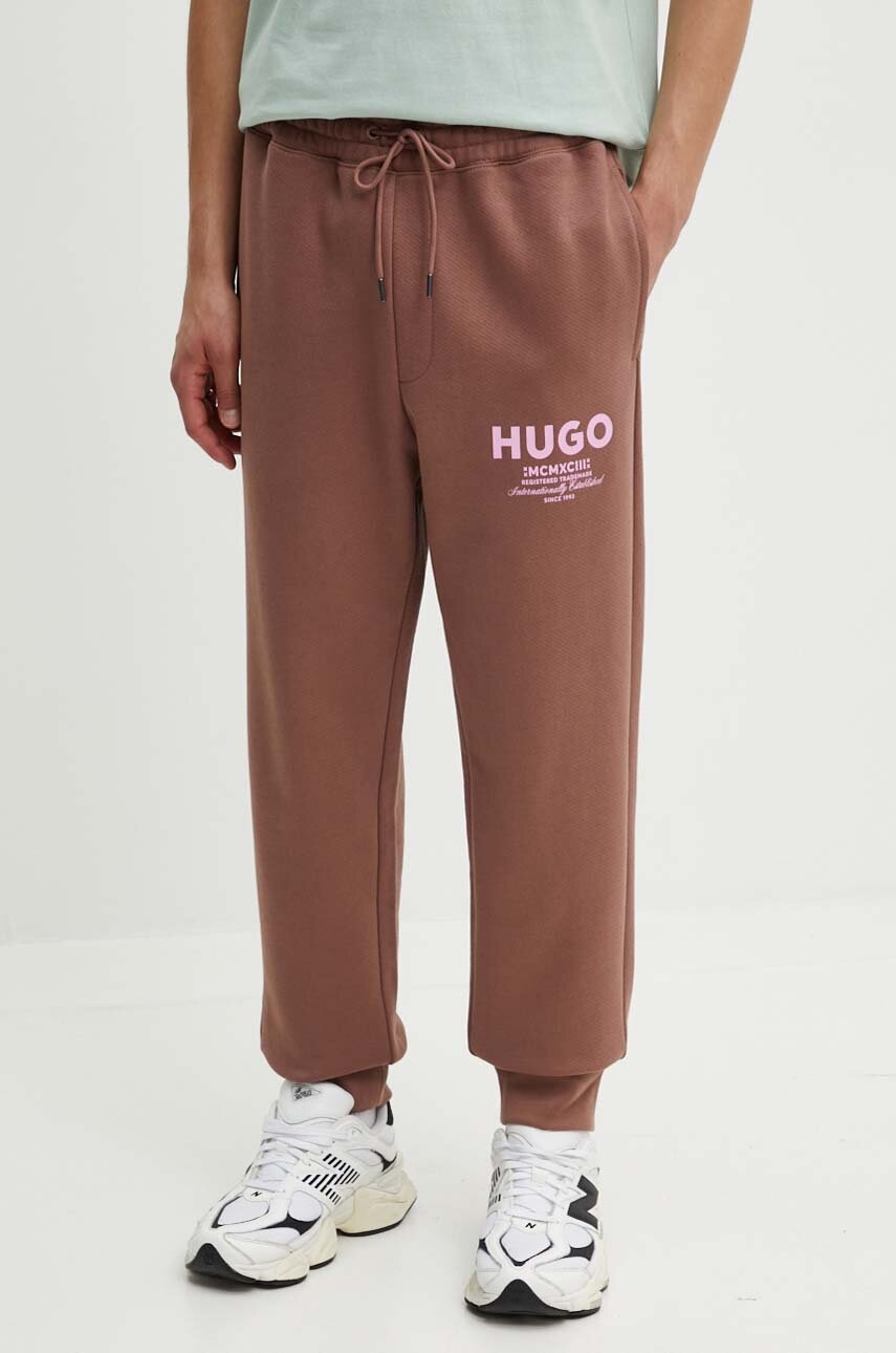 

Памучен спортен панталон Hugo Blue в бежово с принт 50510734, Кафяв