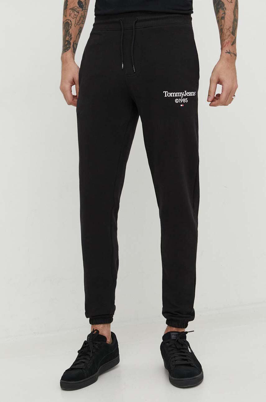 Tommy Jeans pantaloni de trening din bumbac culoarea negru, cu imprimeu DM0DM18935