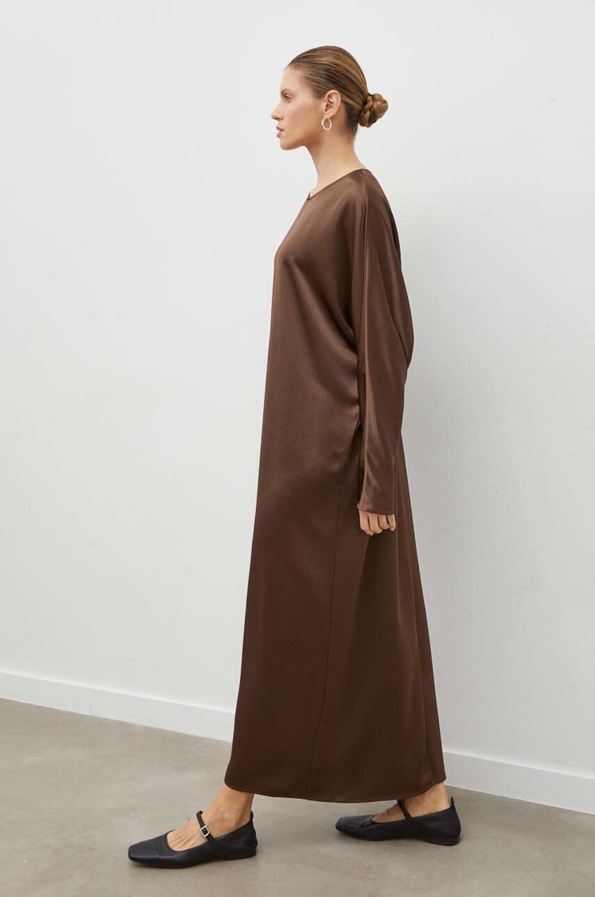 Levně Šaty By Malene Birger hnědá barva, maxi, oversize