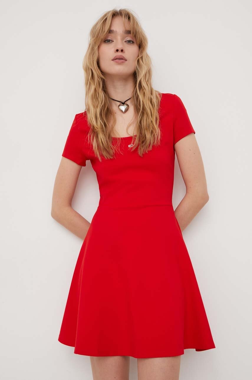 Tommy Jeans rochie culoarea roșu, mini, evazați DW0DW17408