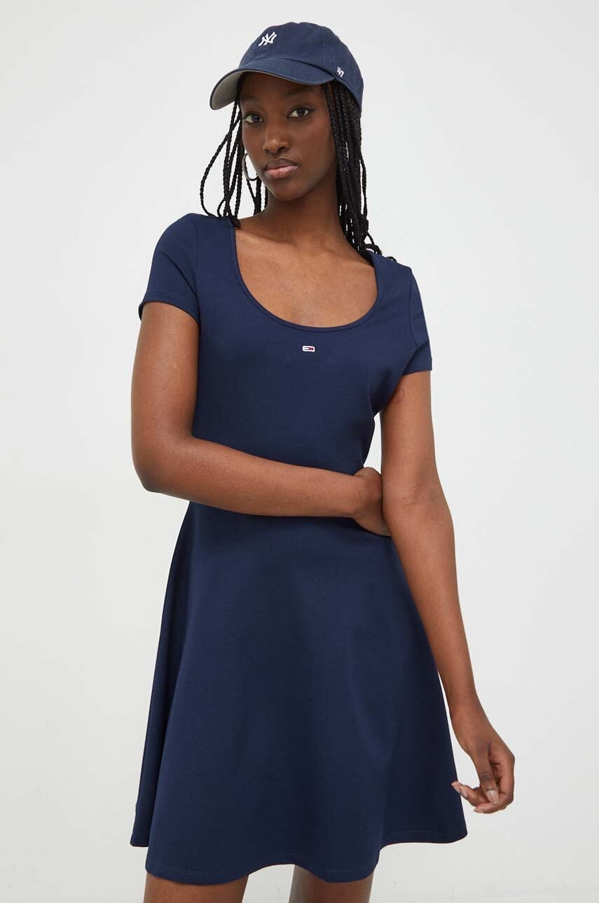 Tommy Jeans rochie culoarea bleumarin, mini, evazați DW0DW17408