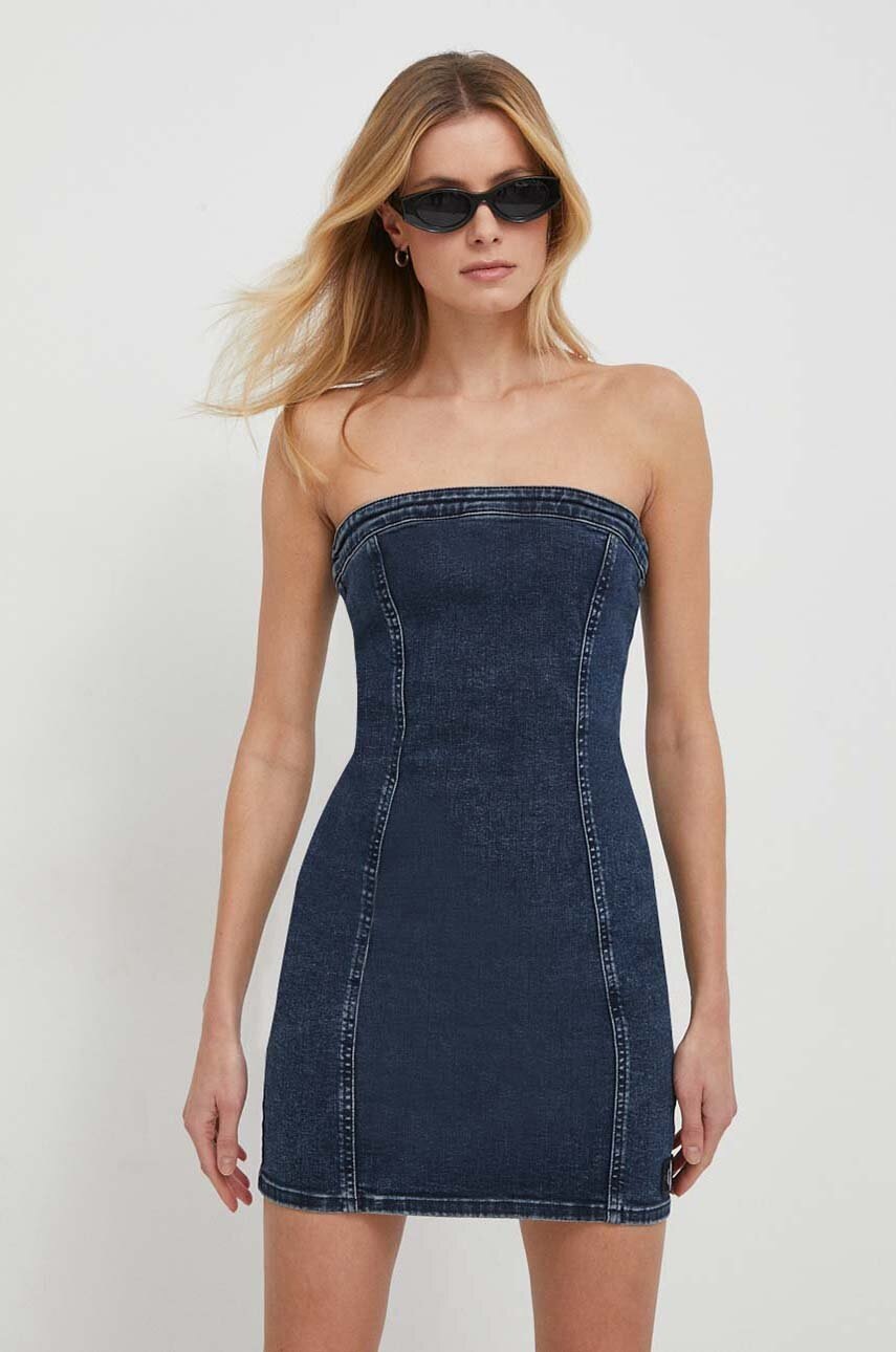 

Дънкова рокля Calvin Klein Jeans в тъмносиньо къса с кройка по тялото J20J223237, Тъмносин