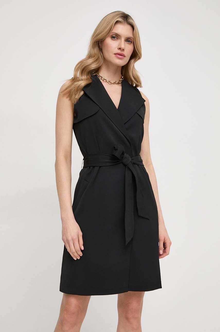 

Рокля Guess EVERLY в черно къса със стандартна кройка W4GK1D WGDA0, Черен