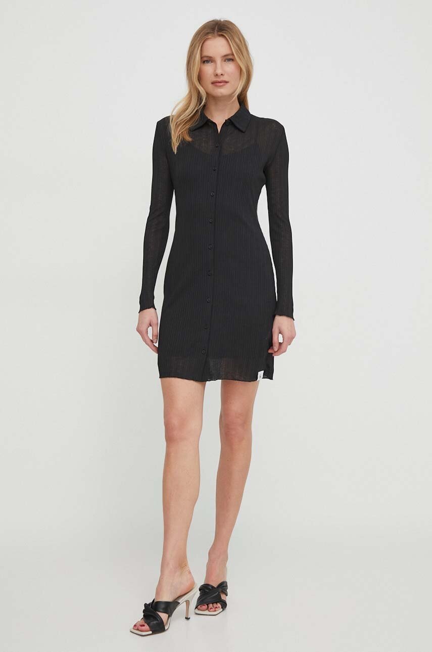 

Рокля Calvin Klein Jeans в черно къса с кройка по тялото J20J223047, Черен